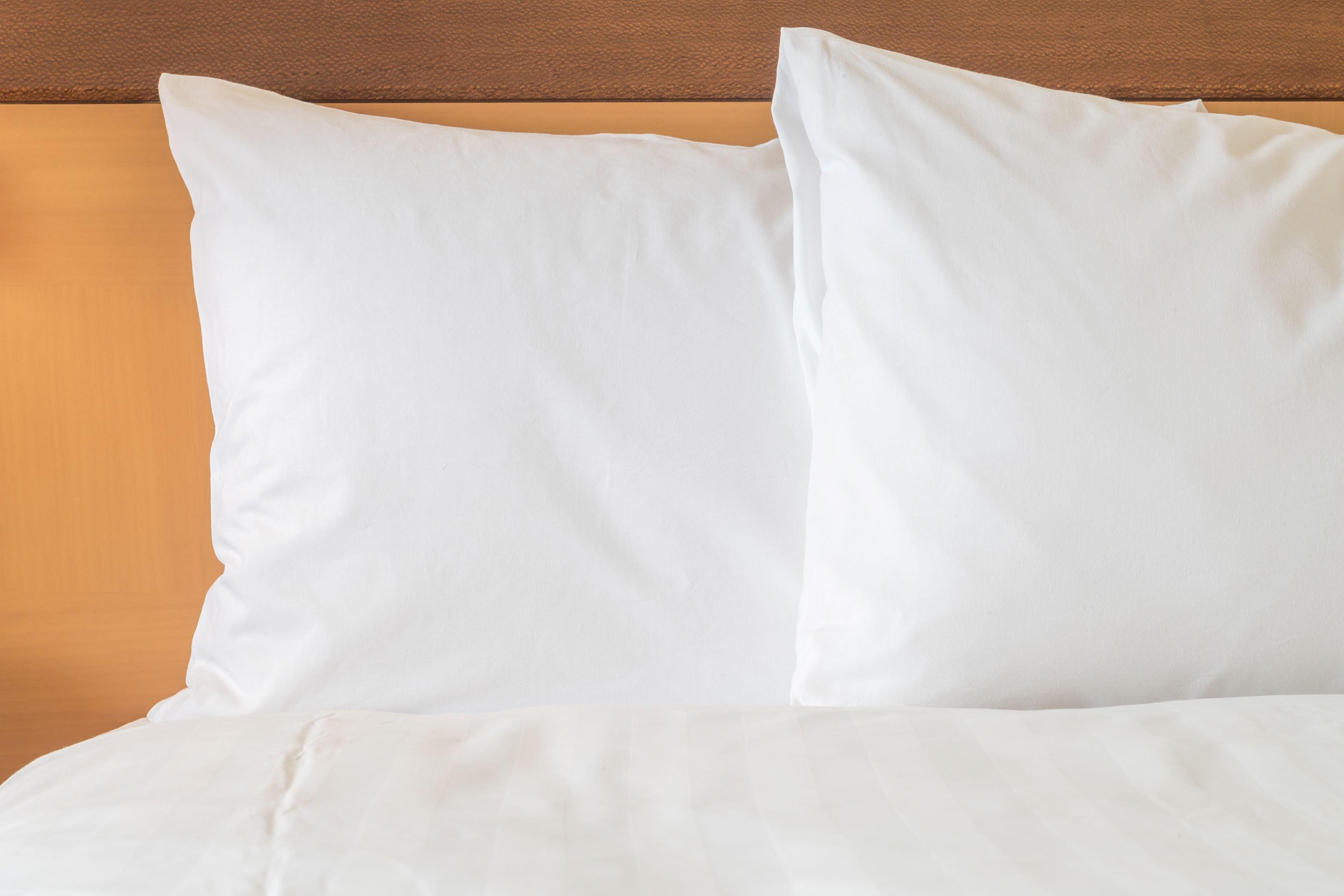 Crowne Plaza - Borjomi By Ihg Hotell Exteriör bild Two pillows on a bed