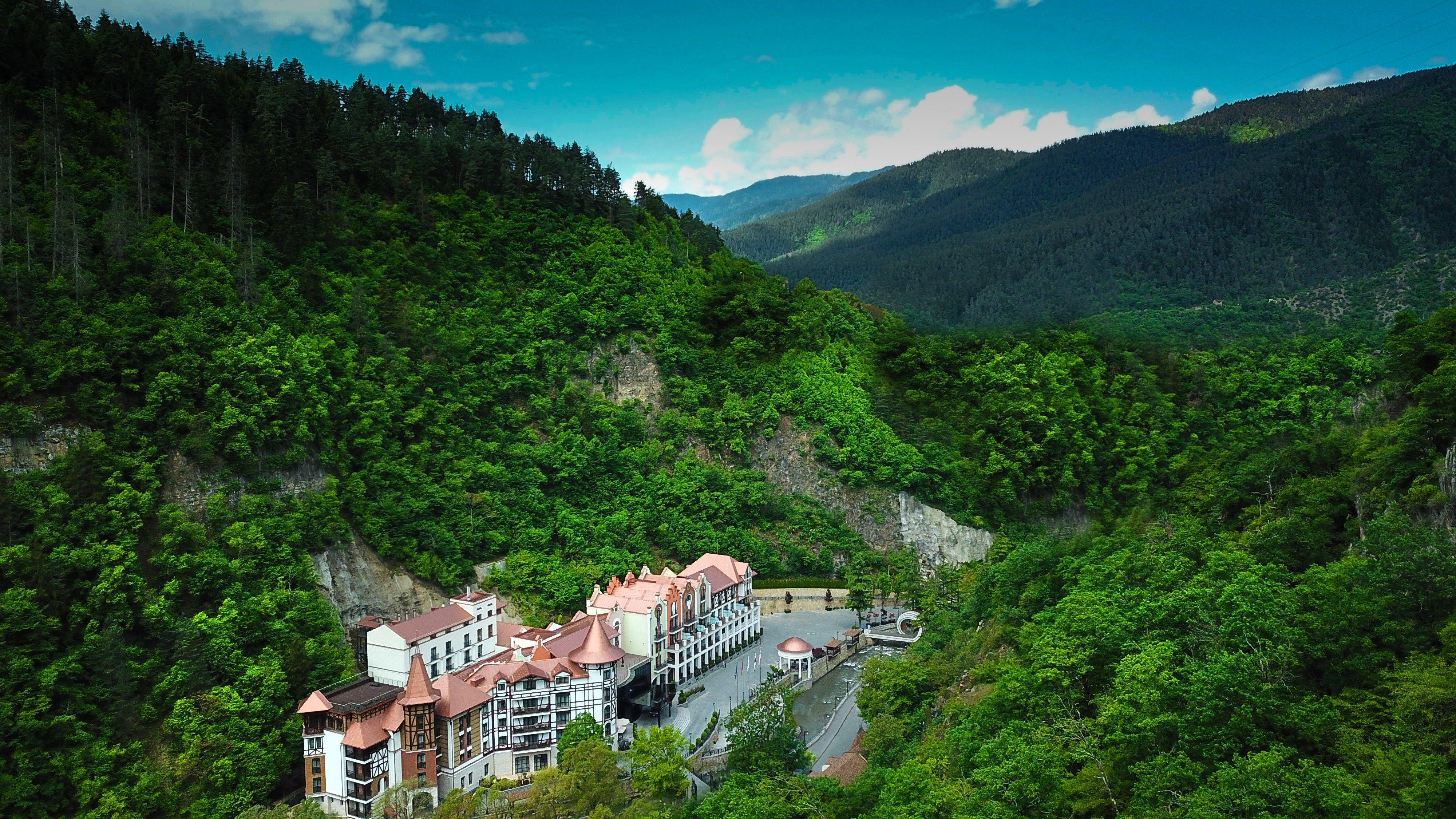 Crowne Plaza - Borjomi By Ihg Hotell Exteriör bild The resort