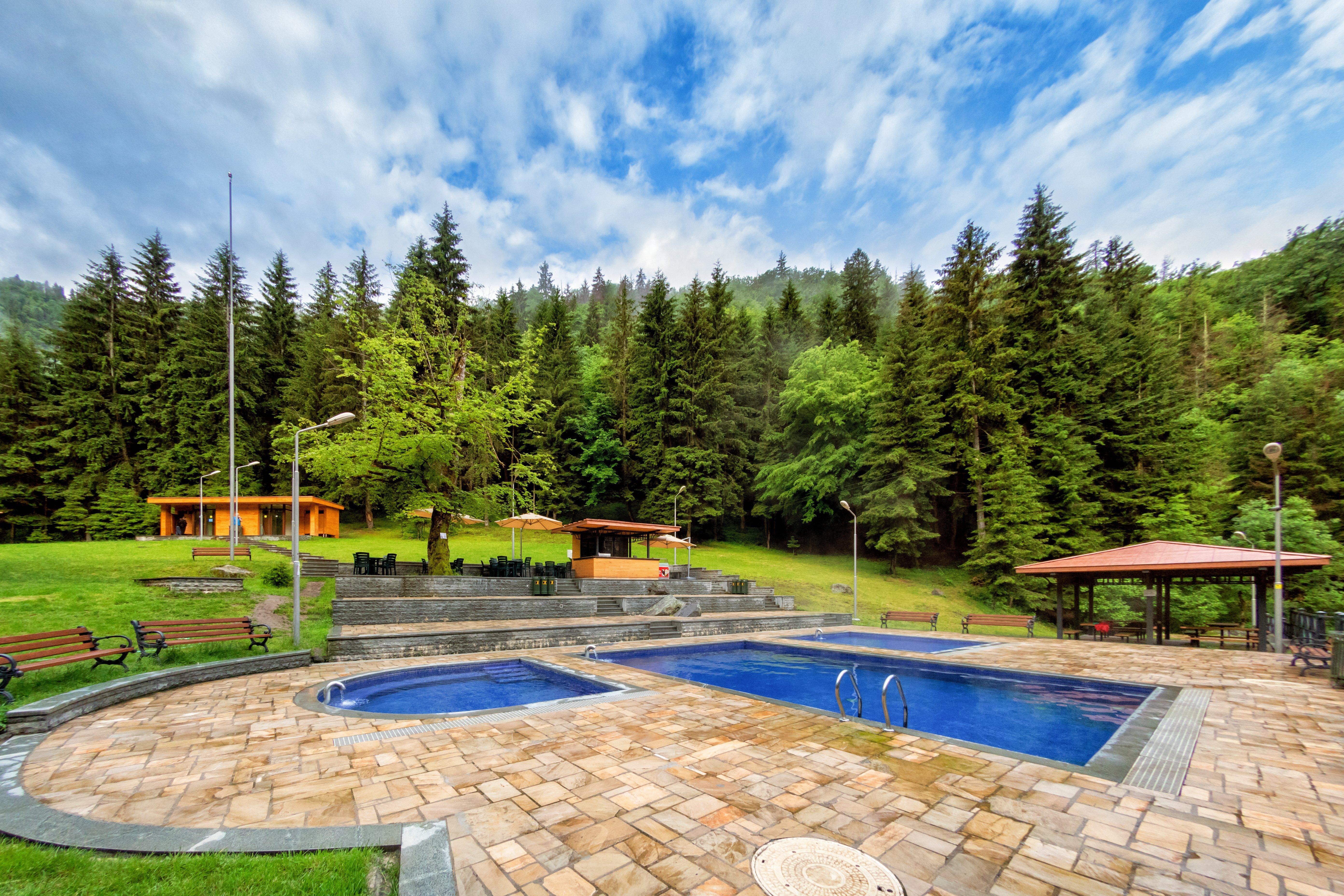 Crowne Plaza - Borjomi By Ihg Hotell Exteriör bild The swimming pool at the spa resort