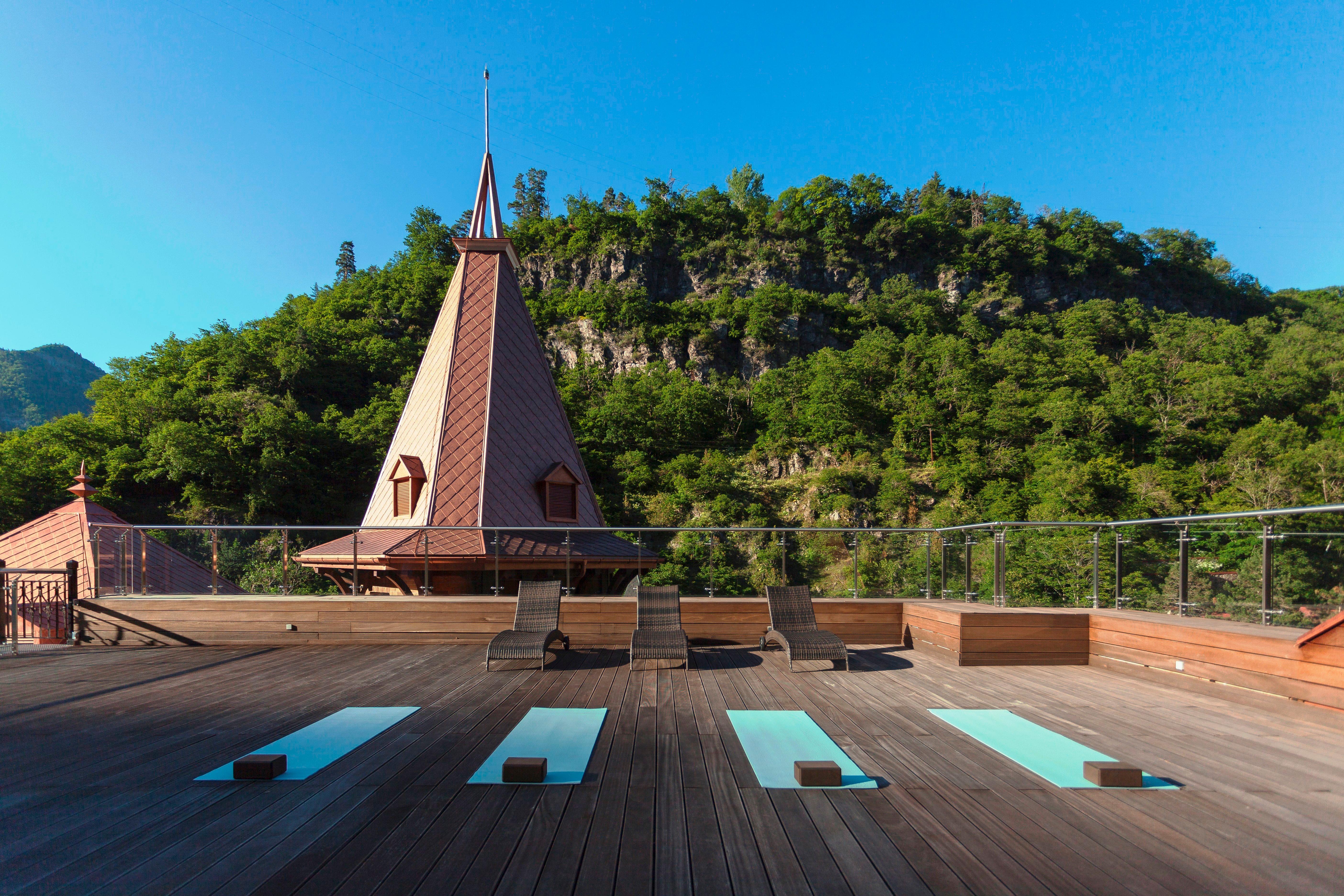 Crowne Plaza - Borjomi By Ihg Hotell Exteriör bild The roof of the hotel