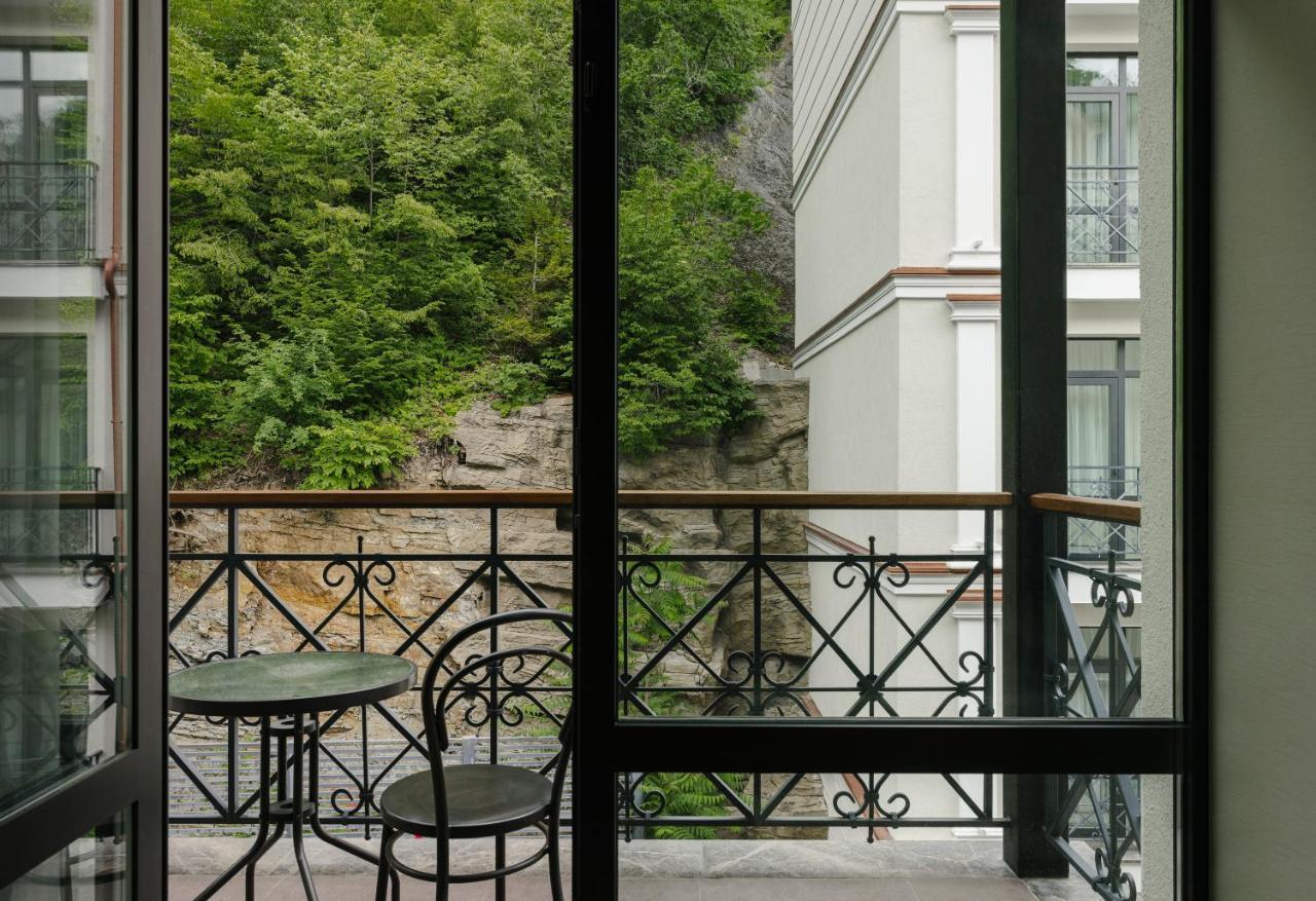 Crowne Plaza - Borjomi By Ihg Hotell Exteriör bild A balcony